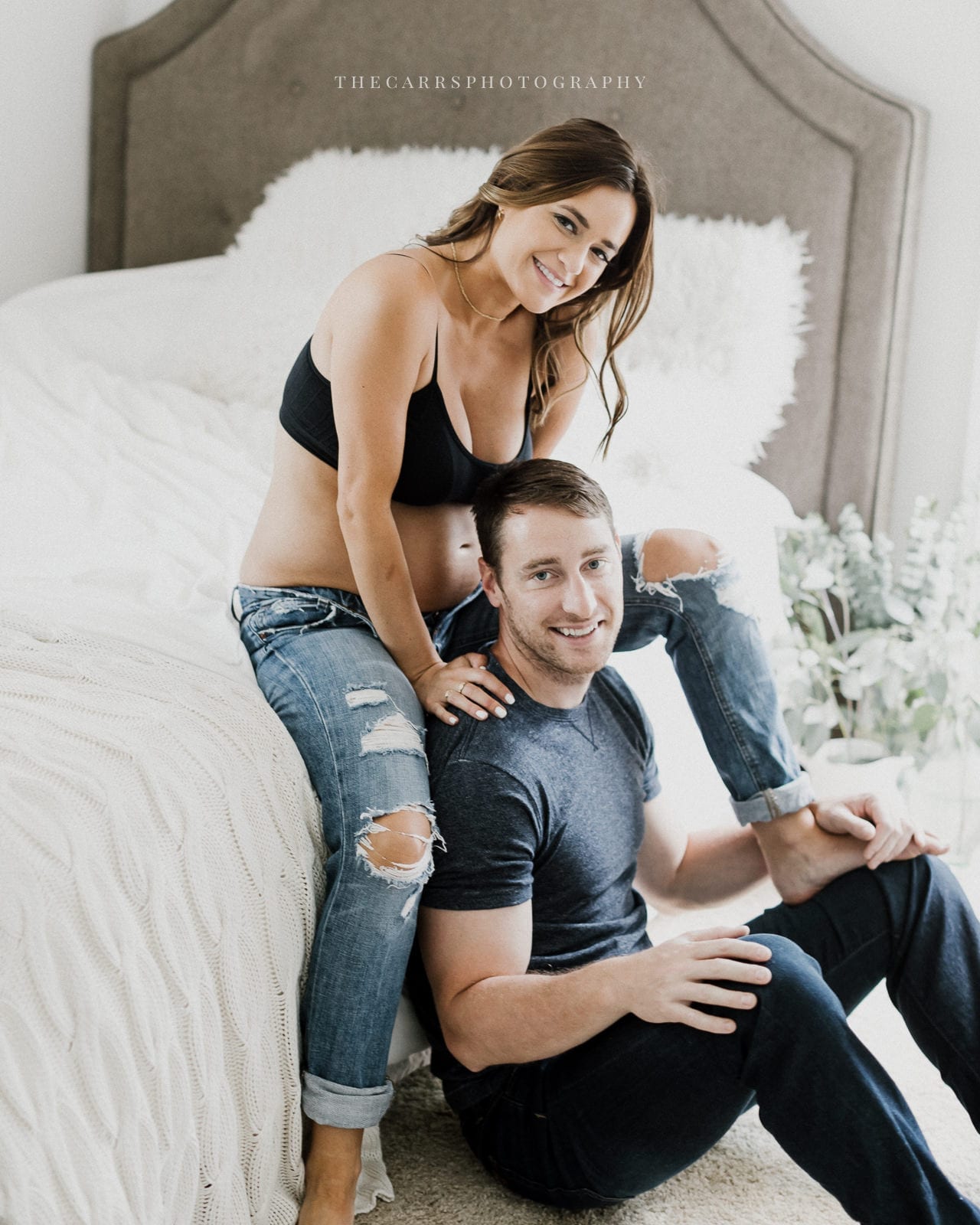 husband and wife embrace - cleveland maternity photographer in-home maternity session