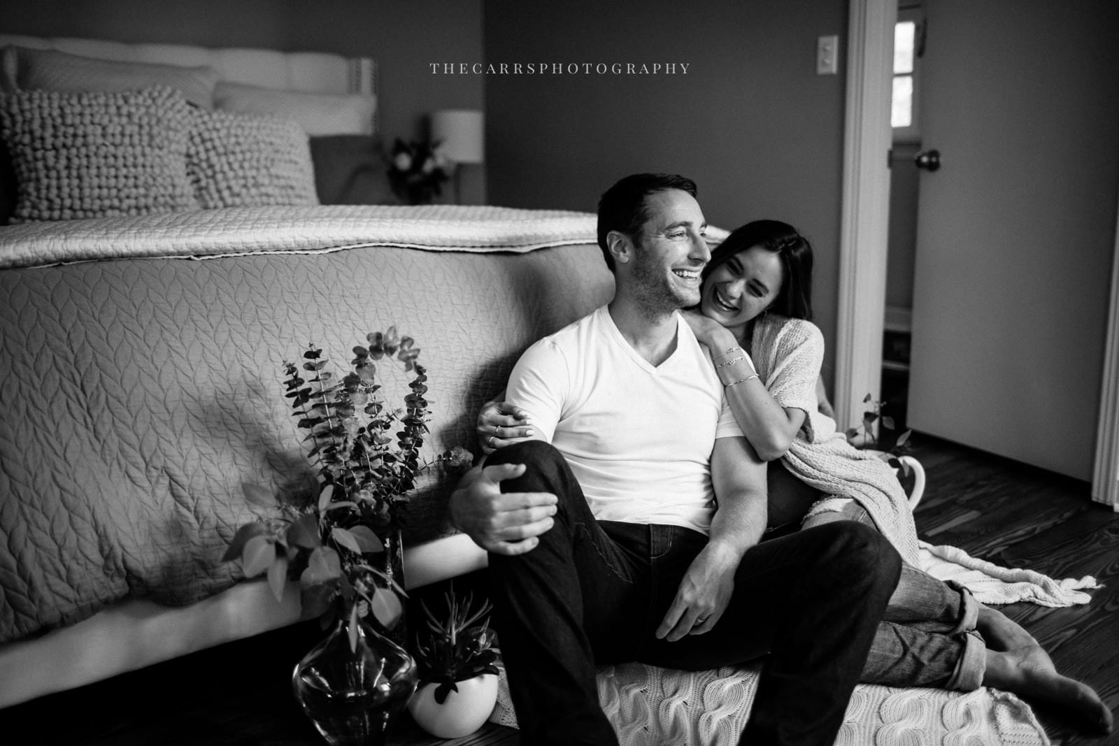 husband and wife embrace - cleveland maternity photographer in-home maternity session