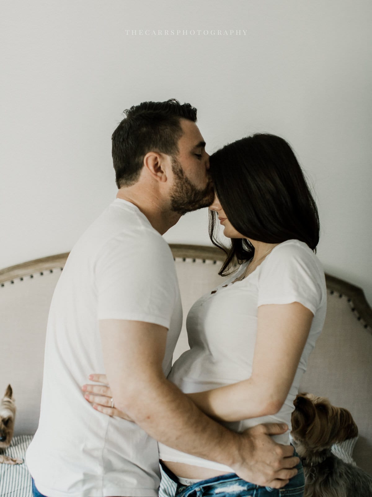 husband kisses wife on forehead - dayton ohio maternity photographer