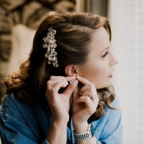 Bride puts on earrings during prep by Dayton Ohio Photographer Kera Estep