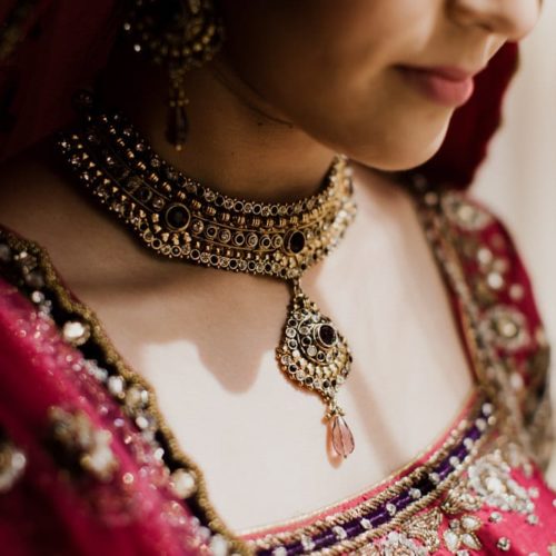 close up of brides jewelry by Dayton Ohio Wedding Photographer Josh Ohms