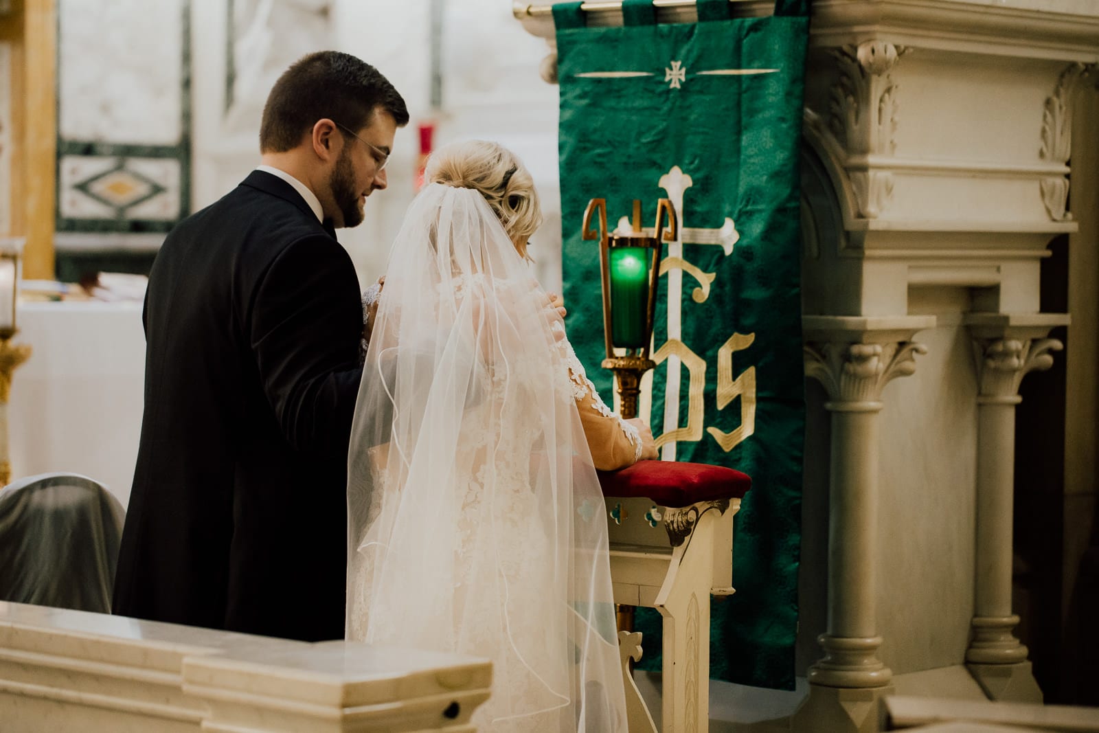 Bride and groom pray to mary